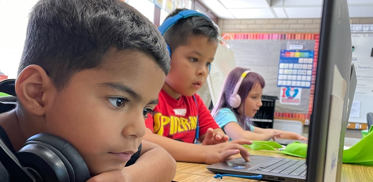 3 students on the computer